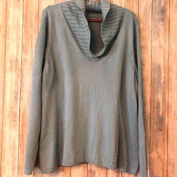 NWOT Light gauge sweater.  Pretty blue. - Picture 1 of 3